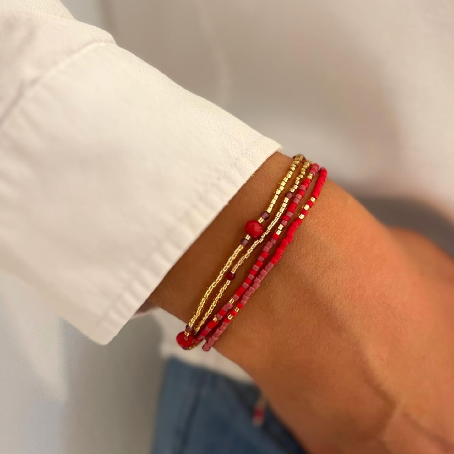 happymaker ladies pearl bracelet with genuine gemstones, amethyst and red jasper